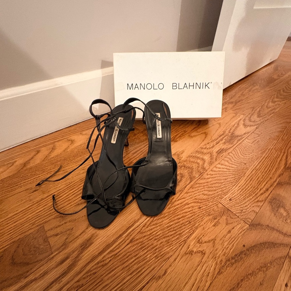MANOLO BLAHNIK Patent Lace Up Cortilo Vintage